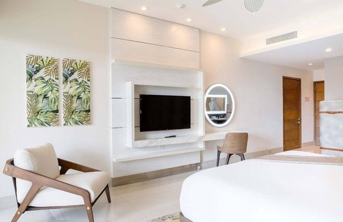 Puerto Juarez Hotel | Junior Ocean View Suite with Balcony & Soaking Tub