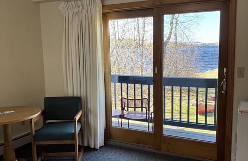 Greenville Junction House | Juniper Motel -Waterfront- King Bed w/Jacuzzi