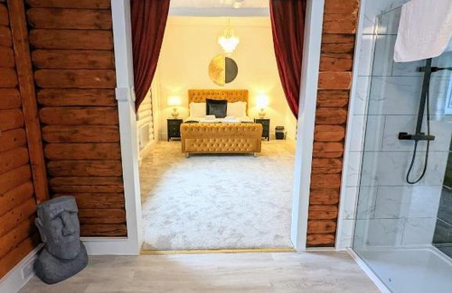 Blairgowrie Cabin | Kaoglen Doe-Feature Bathroom-Cairngorms-Pets Allowed