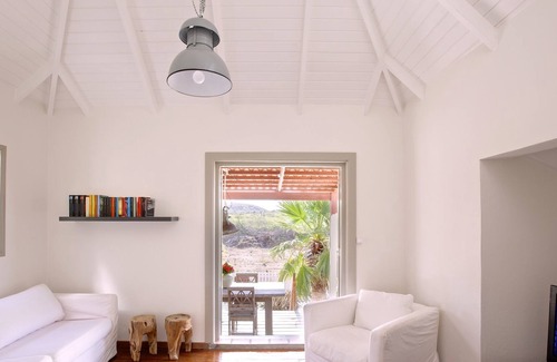 Kralendijk Cottage | Kas Mai - Original Bonairian Home in middle of beautiful Kunuku