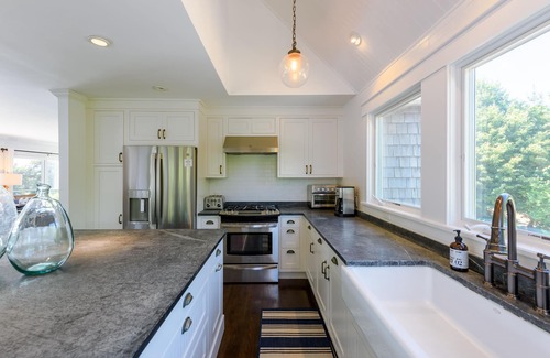 Katama House | Katama Luxury-5 BR Home w/Pool, Hot Tub, FirePit & Bocce Court near South Beach