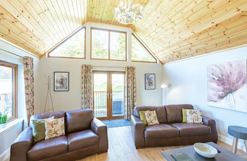 Newton Stewart House | Kestrel Lodge 6 with Hot Tub
