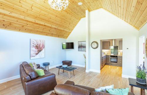 Newton Stewart House | Kestrel Lodge 6 with Hot Tub
