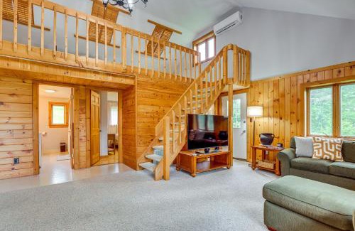 Hammondsport House | Keuka Lake Cabin with Boat Dock Access and Fire Pit!