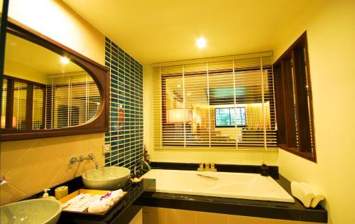 Khuk Khak Beach Resort | Khaolak Orchid Beach Resort - SHA Extra Plus