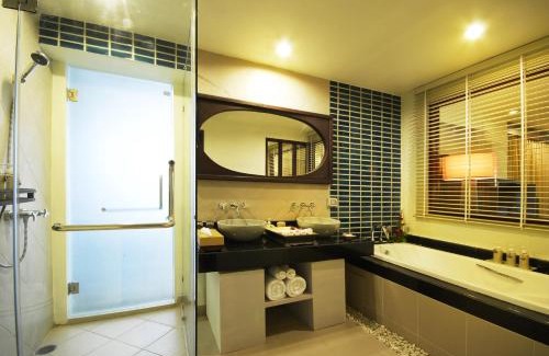 Khuk Khak Beach Resort | Khaolak Orchid Beach Resort - SHA Extra Plus