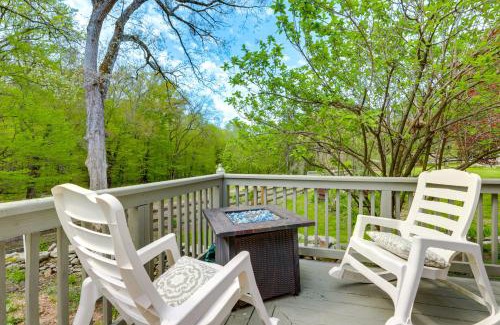 Ballouville Apartment | Killingly Barnyard Studio in Wine Country!