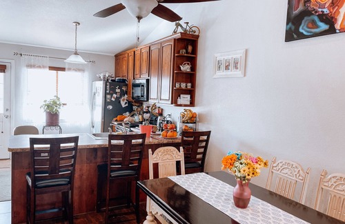 Village Seven Apartment | King and Queen Beds Suite->Self Entry->Smart TV >WiFi->