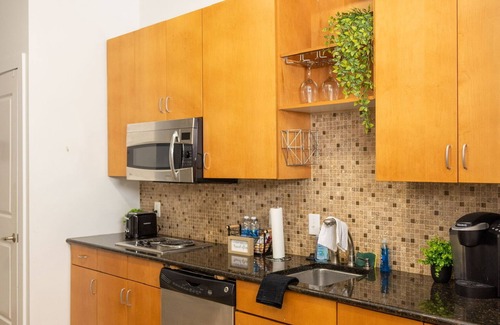 NoDa Condo | King Bed Condo in Walkable Neighborhood w/Desk & WIFI
