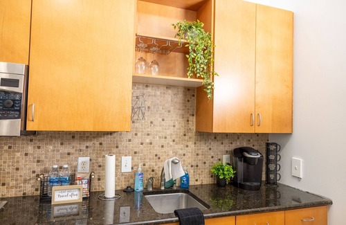 NoDa Condo | King Bed Condo in Walkable Neighborhood w/Desk & WIFI