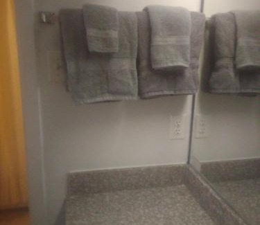 Livingston Apartment | King Bed Hotel Studio 132