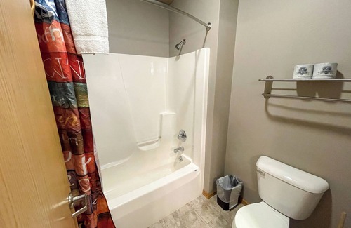 Spring Brook Hotel | King Hotel Room @ Spring Brook Resort