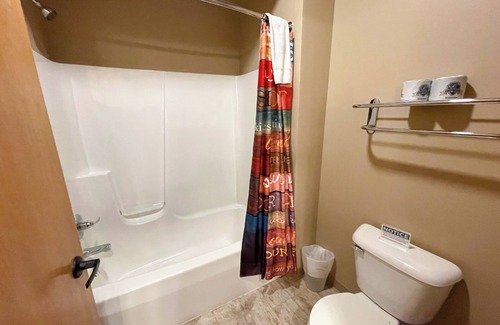 Spring Brook Hotel | King Hotel Room @ Spring Brook Resort