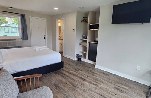 Greenville Junction Hotel | King Motel Room-Waterfront-Direct ATV Access