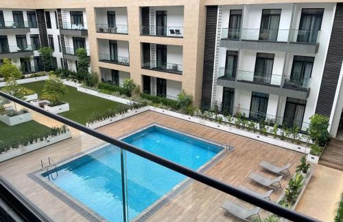 Cantonments Apartment | King Size Bed & 129 Mb Data Speed 1BR en suite with pool at Embassy Gardens, Cantonment, Accra