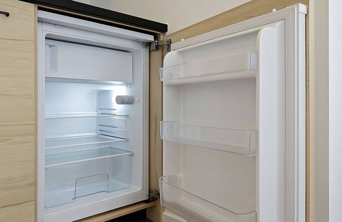 Shepherd's Bush Apartment | King Studio Flat | Private Bathroom & Kitchenette