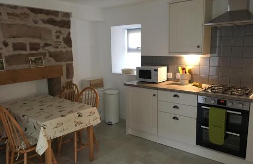 Nairn House | Kings Cottage, Nairn - a charming place to stay