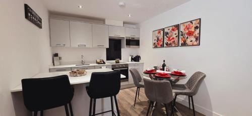 Reading Apartment | Kings Lodge By Nivaas
