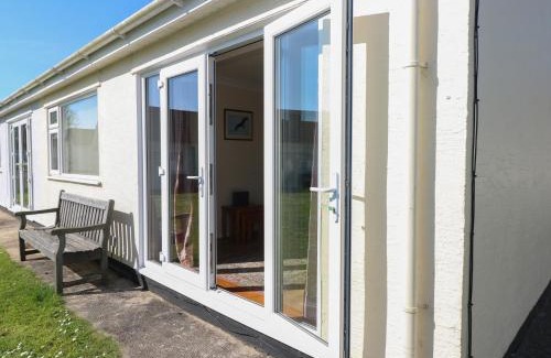 Scurlage House | Kites - 52 Gower Holiday Village