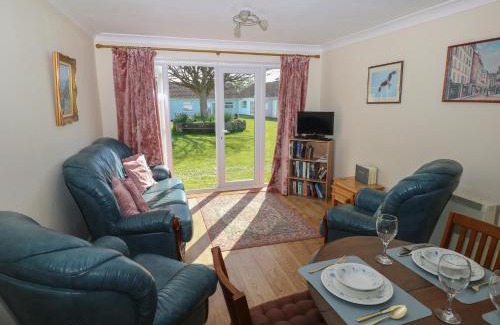 Scurlage House | Kites - 52 Gower Holiday Village