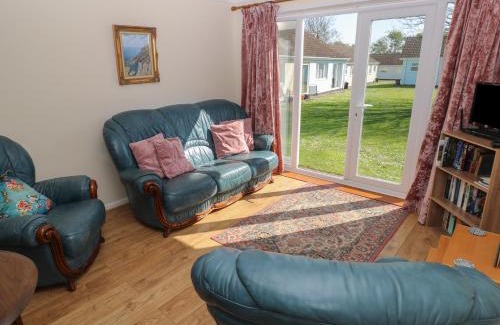 Scurlage House | Kites - 52 Gower Holiday Village