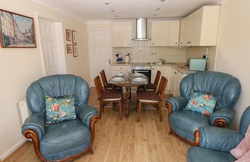 Scurlage House | Kites - 52 Gower Holiday Village