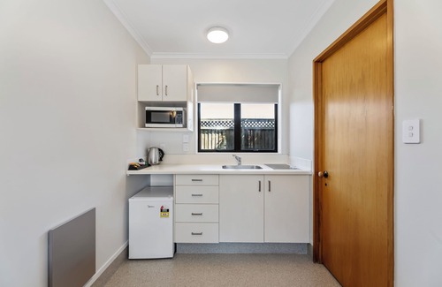 Blenheim Hotel | Knightsbridge Court Motor Lodge