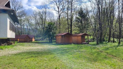 Kanal House | Koča sredi gozda