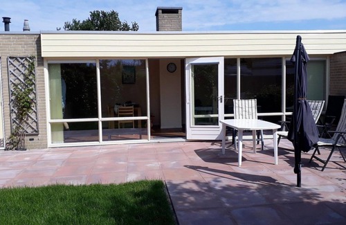 Sint Maartensvlotbrug House | Komfortabler Ferienbungalow für 4 Personen, Wlan