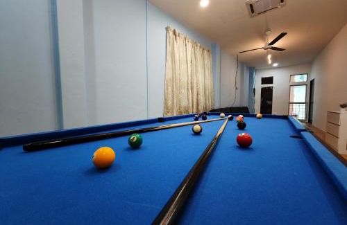 Empat House | KTV, Dart & Snooker 4BR 16-20pax 4min walk to Jonker & Town