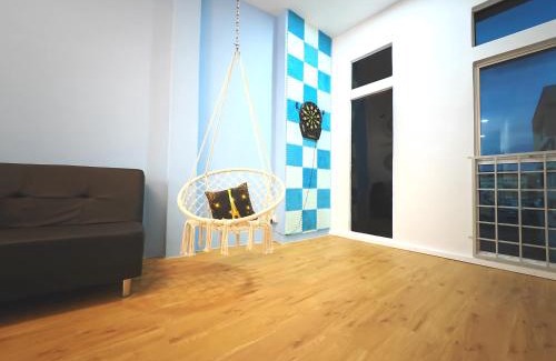 Empat House | KTV, Dart & Snooker 4BR 16-20pax 4min walk to Jonker & Town