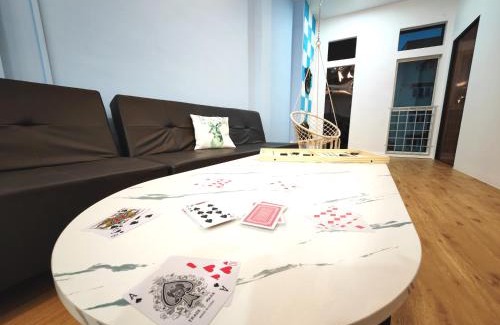 Empat House | KTV, Dart & Snooker 4BR 16-20pax 4min walk to Jonker & Town