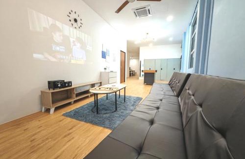 Empat House | KTV, Dart & Snooker 4BR 16-20pax 4min walk to Jonker & Town