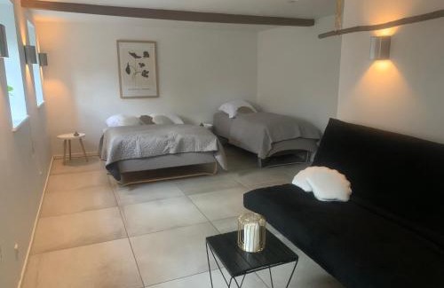 Bog By Apartment | Lækker lejlighed med lille have