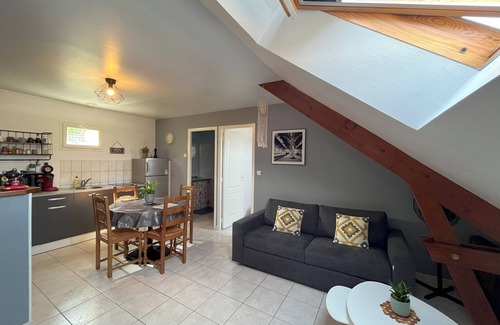Miroir - Batignolles Apartment | L'Arbre de Vy, T2 42m2 detached, sleeps 5, garage, near train station