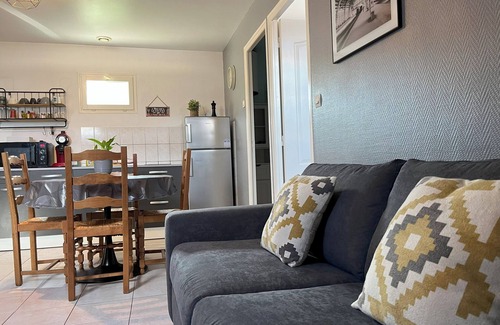 Miroir - Batignolles Apartment | L'Arbre de Vy, T2 42m2 detached, sleeps 5, garage, near train station
