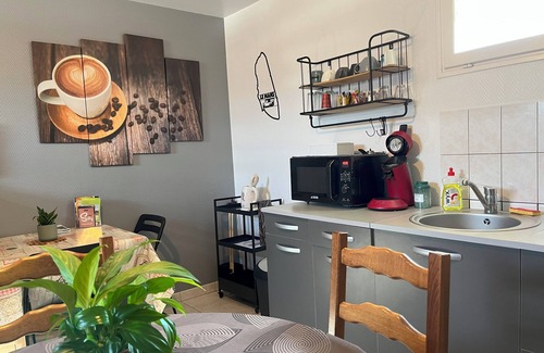 Miroir - Batignolles Apartment | L'Arbre de Vy, T2 42m2 detached, sleeps 5, garage, near train station