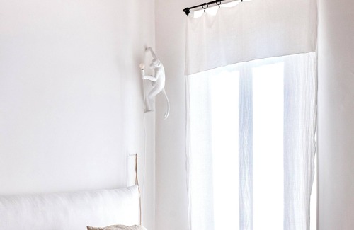 Golfe Juan Hotel | La Bâtisse en Blanc