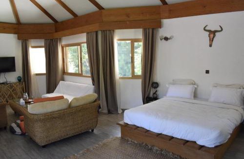 Komo-Mondah Hotel | La Baie des Tortues Luth