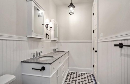 Faubourg Delassize House | La Belle Veranda Villa- 3QueenBeds/2Baths Sleeps 6-8