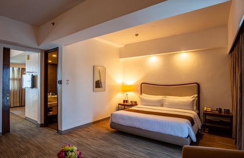 South Triangle Hotel | La Breza Hotel