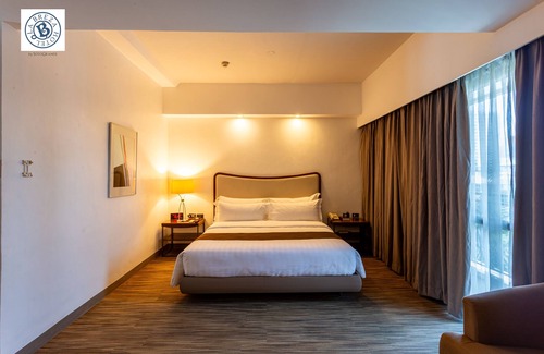 South Triangle Hotel | La Breza Hotel