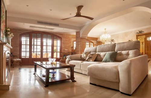 Herencia Villa | La Casa de Enfrente