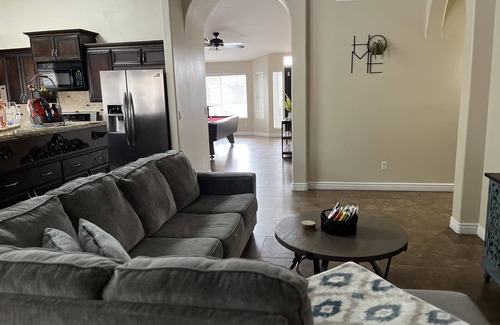 Glendale House | La Casa Verde, Pool, Cardinal Stadium, casino, Desert Diamond Arena and more.