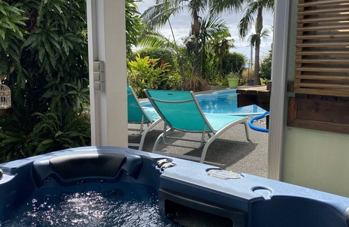 Le Bernica House | La Case Kreoline with swimming pool and jacuzzi in the west