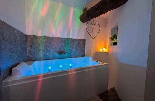 Saint-Saturnin-les-Avignon Apartment | La Galatée, Balnéo et Sauna privatifs