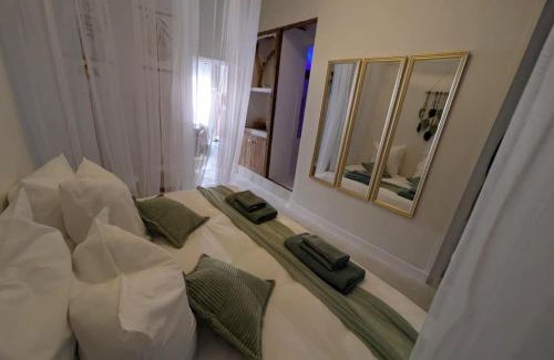 Saint-Saturnin-les-Avignon Apartment | La Galatée, Balnéo et Sauna privatifs