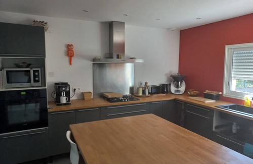Juvignac House | La maison aux lauriers roses, Juvignac. Single-storey house, pets welcome