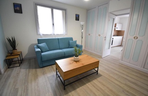 Sancerre Apartment | La maison bleue gite Sancerre