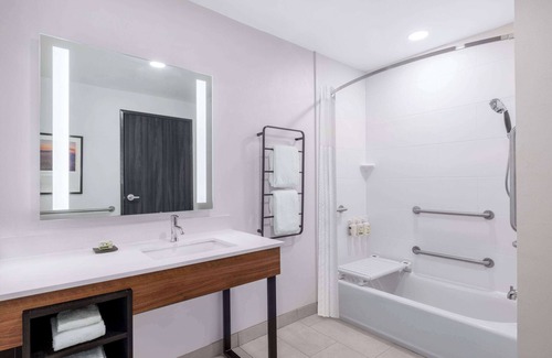 Chelsea Hotel | La Quinta by Wyndham Chelsea Birmingham